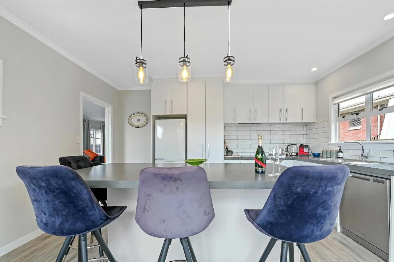 Figtree Bungalow - Rotorua Holiday Home