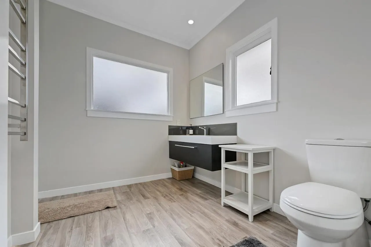 Figtree Bungalow - Rotorua Holiday Home