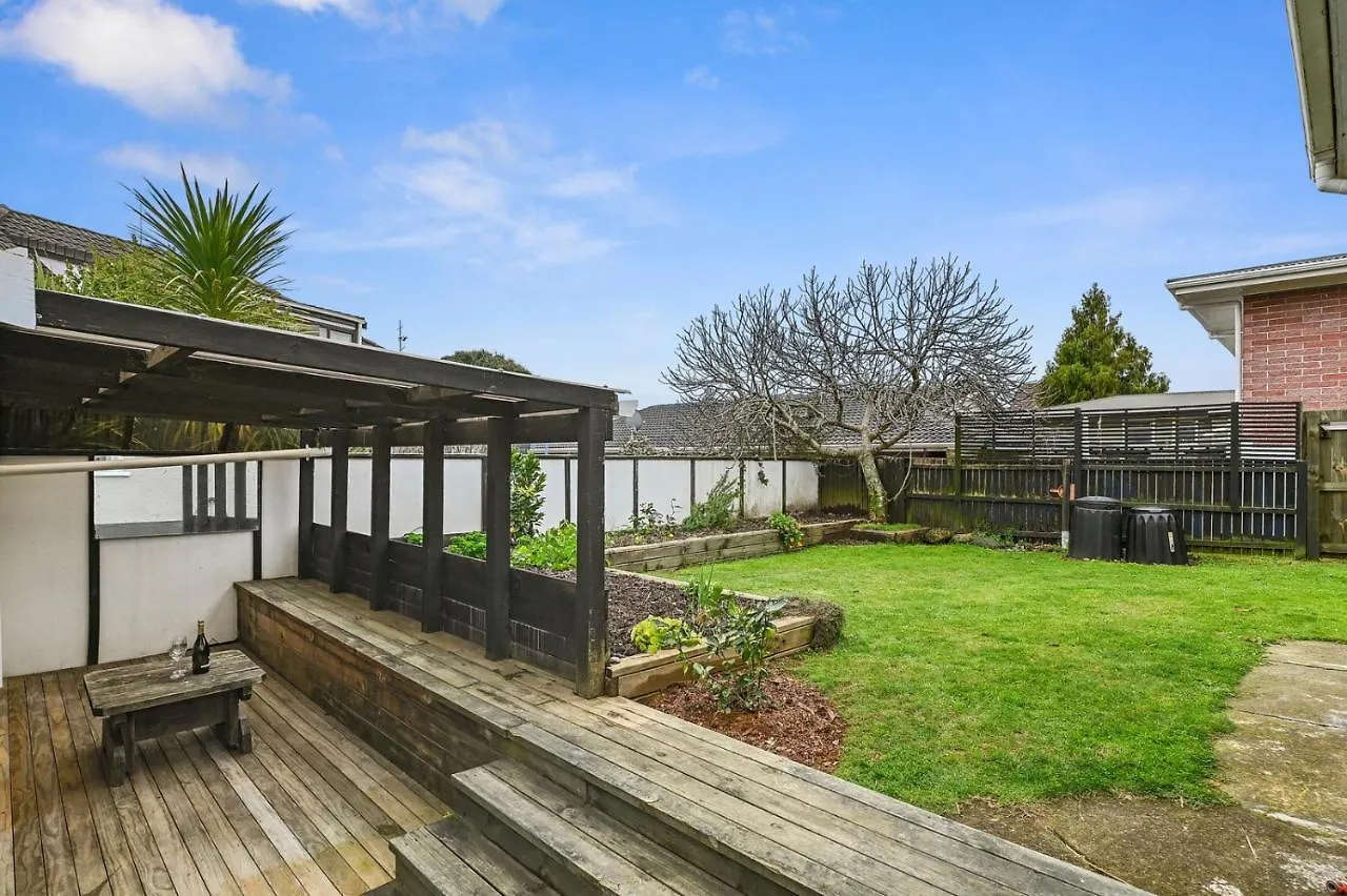 Figtree Bungalow - Rotorua Holiday Home